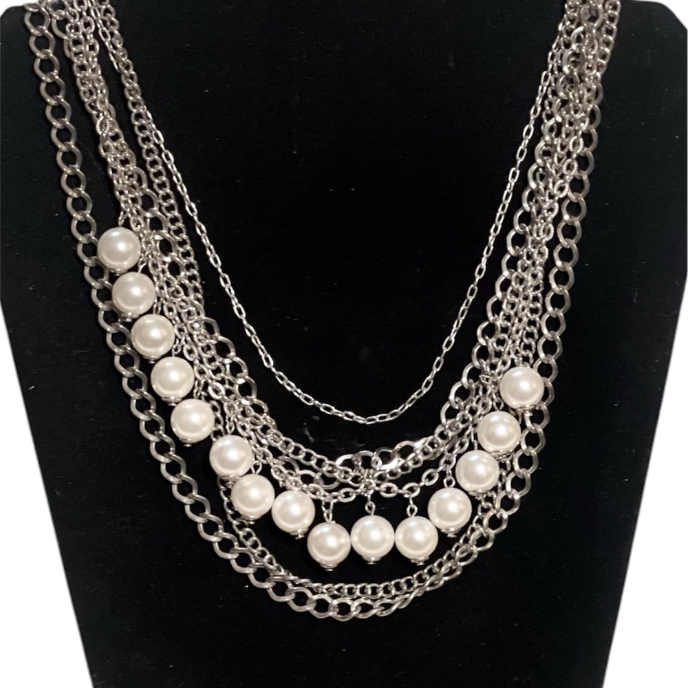 Chic Layered Pearl and Chain Necklace